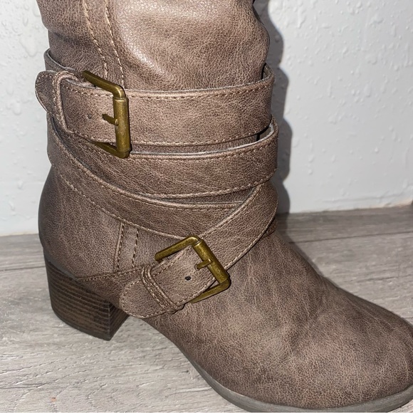 Women's Knee High Heeled Boots - Picture 2 of 10